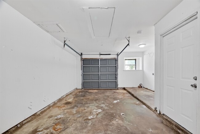 Building Photo - 17106 Sunshine St