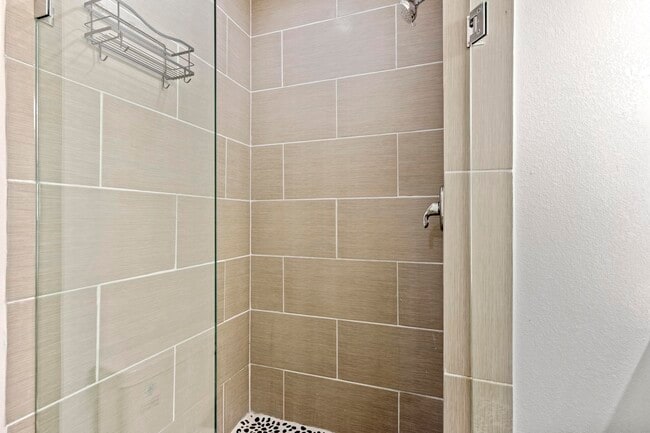 Building Photo - 909 Reinli St