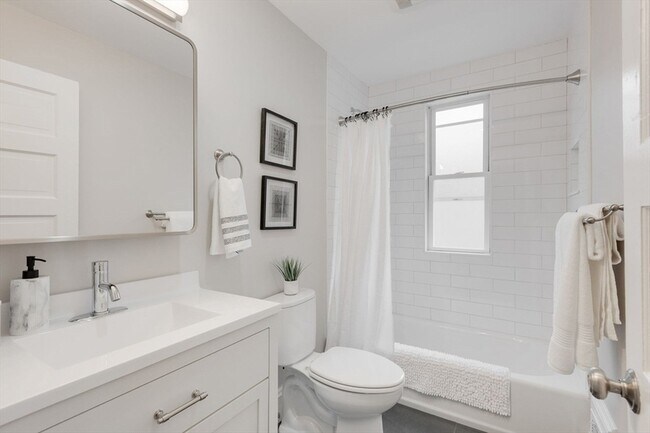 Building Photo - 38 Dorset St