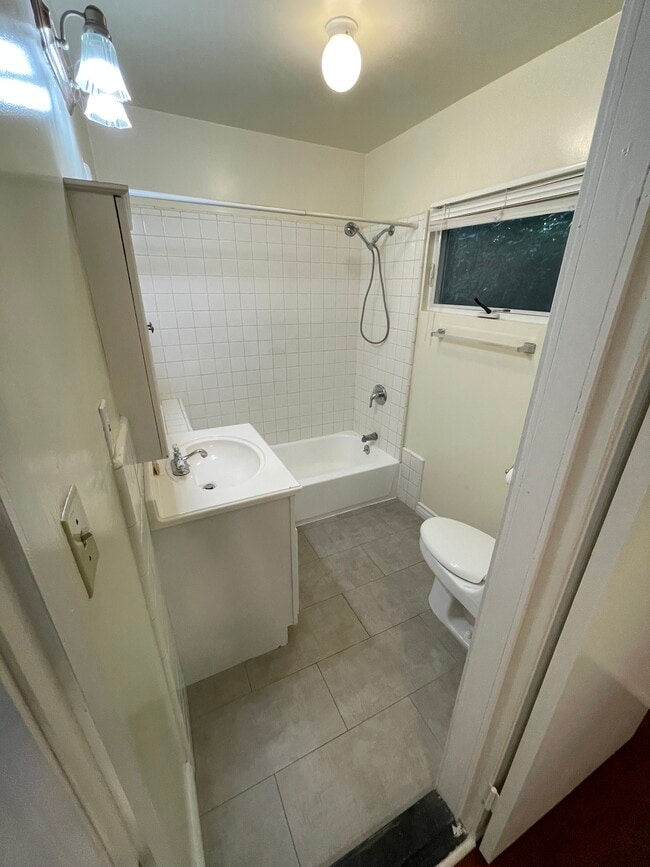 Building Photo - 2360 N Windsor Ave