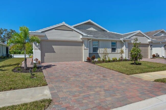 Building Photo - ANNUAL RENTAL AVAILABLE FOR ASAP MOVE-IN!!
