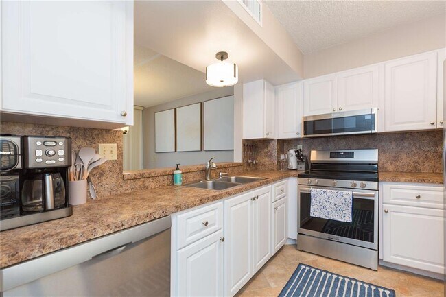 Building Photo - 5729 Del Sol Blvd