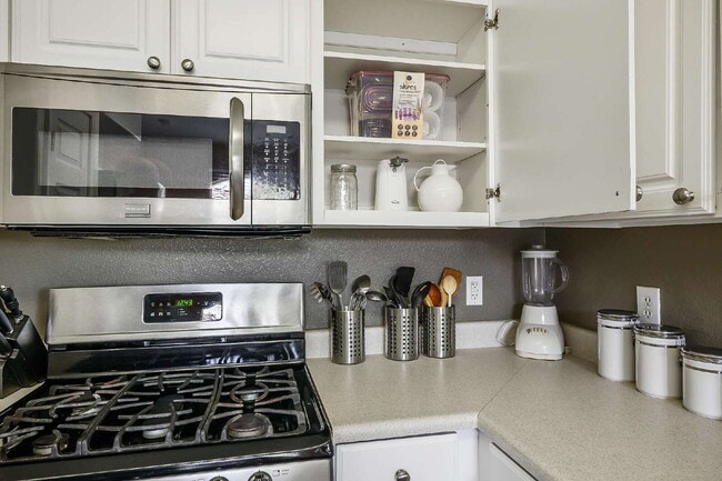 Building Photo - "Chic 1-Bedroom Oasis in Prime Las Vegas Location – 813 Sq. Ft. of Comfort!"