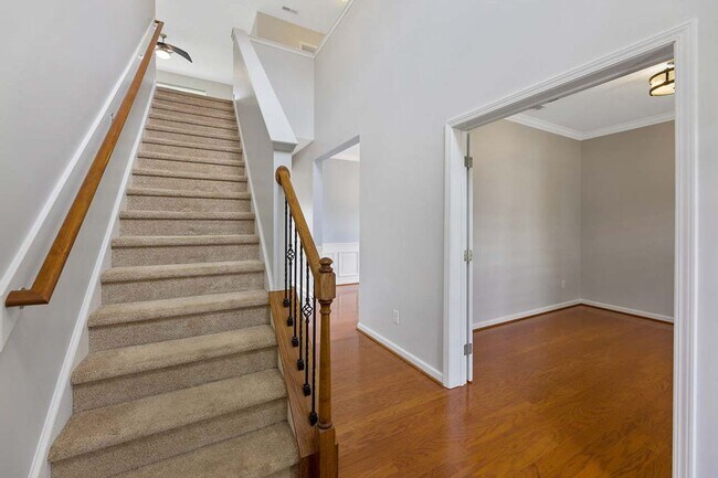 Building Photo - Welcome Home!!! Beautiful 3b 2.5b in Masse...