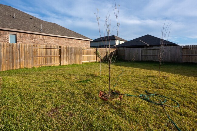 Building Photo - 409 Aurora Creek Ln