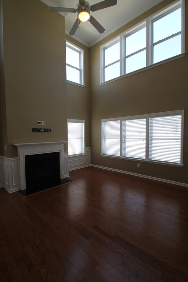 Building Photo - 1112 Jasmine Dr