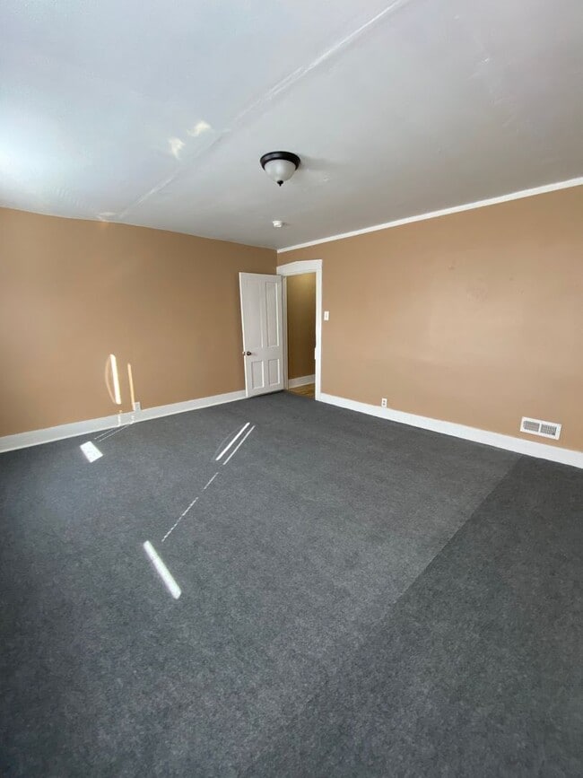 Building Photo - Spacious 3 BR /1 Ba Home in Lancaster City