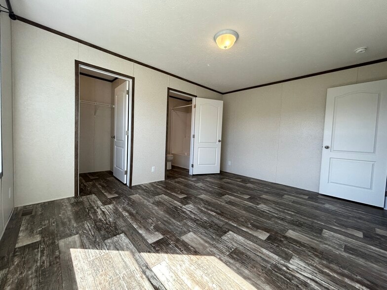 Building Photo - 18 Skeena St