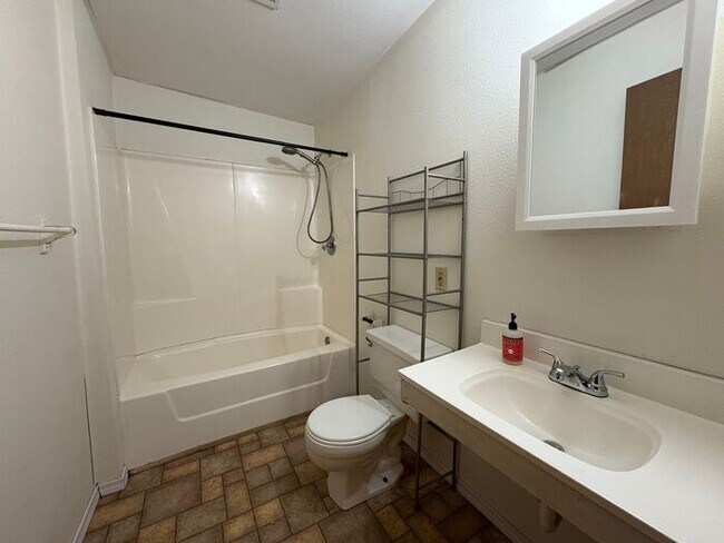 Building Photo - $750 | 1 Bedroom, 1 Bathroom Apartment | Pet Friendly | Available for an Immediate Move In!