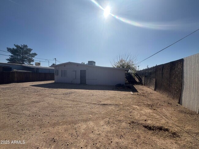 Building Photo - 2642 E Kings Ave