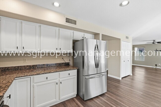 Building Photo - 30405 N 42nd St