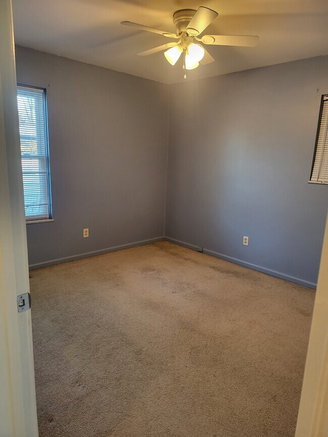 Bedroom - 1777 Parkway Dr S