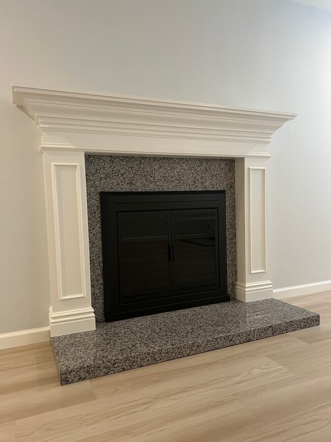 Building Photo - 145 Evergreen Way