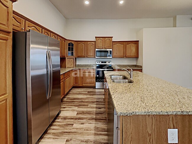 Building Photo - 3840 E Heather Ct