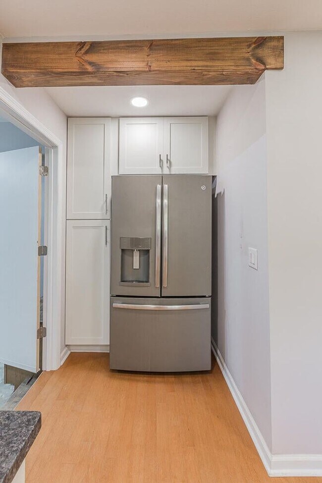 Building Photo - 3 bedroom updated home in a quiet, peaceful setting!