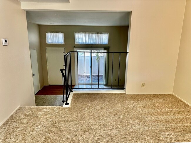 Building Photo - Spacious La Jolla 2BR/1.5BA Townhouse with Garage Parking