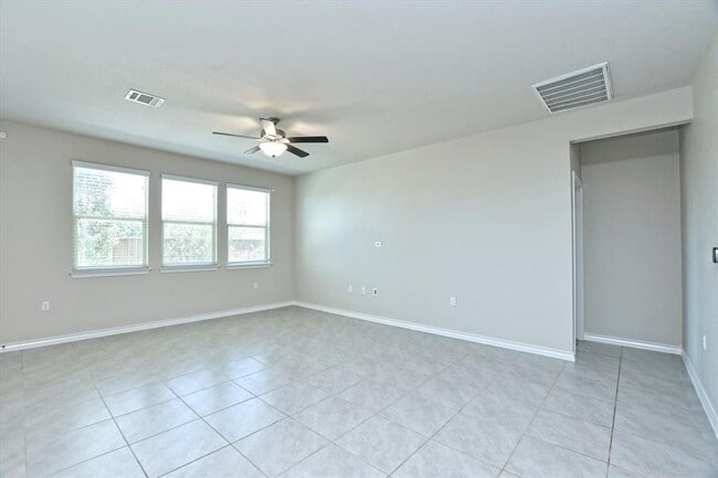 Building Photo - 11732 Saddle Rock Dr