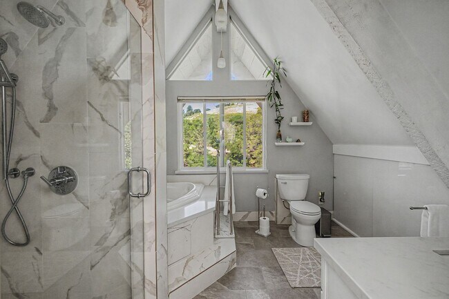 Building Photo - Luxury furnished retreat in Carmel Valley