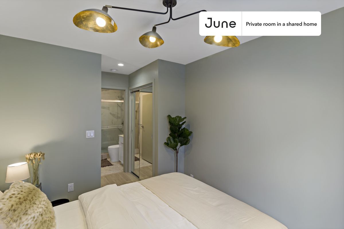 Building Photo - Room in Shared 5 bed/3.5 bath home