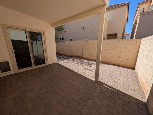 Building Photo - 2 Bedroom Townhome in the Stone Gate Commu...