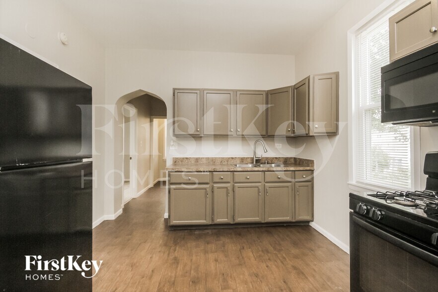 Building Photo - 14522 S Short St