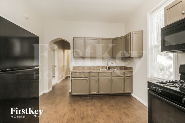 Building Photo - 14522 S Short St