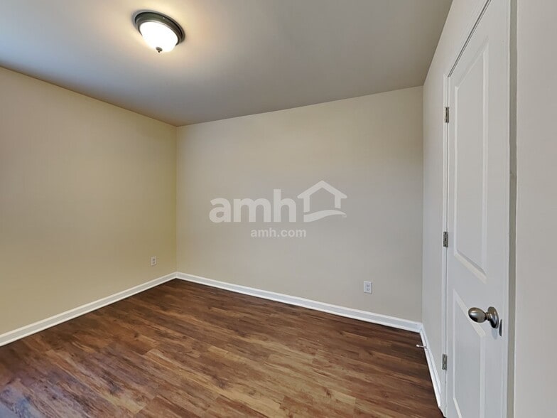 Building Photo - 4104 Dale Dr SE