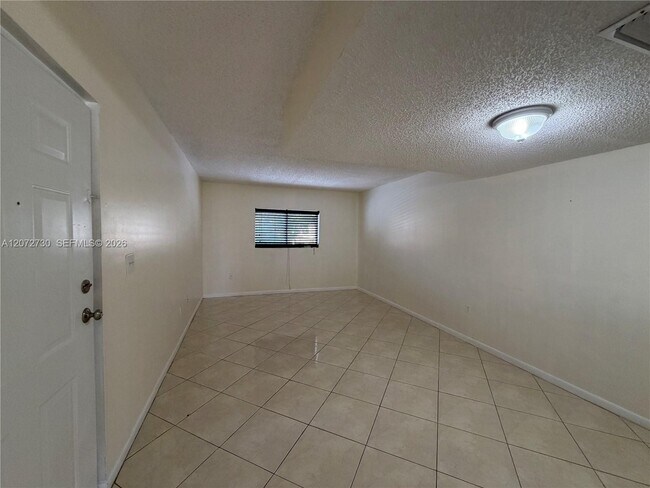 Building Photo - 14902 SW 82nd Ln
