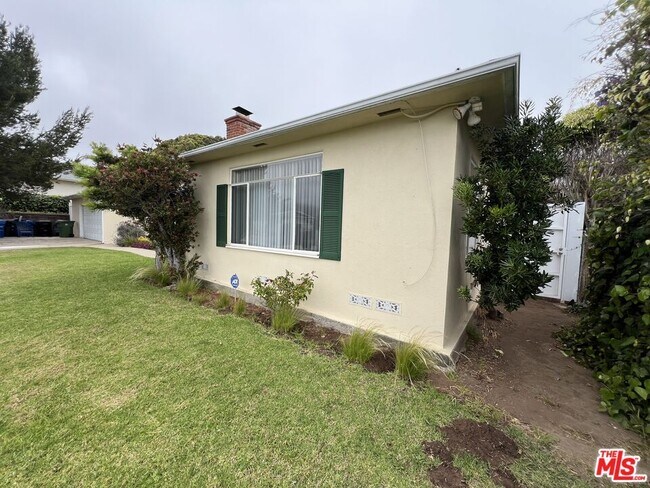 Building Photo - 214 Bellino Dr
