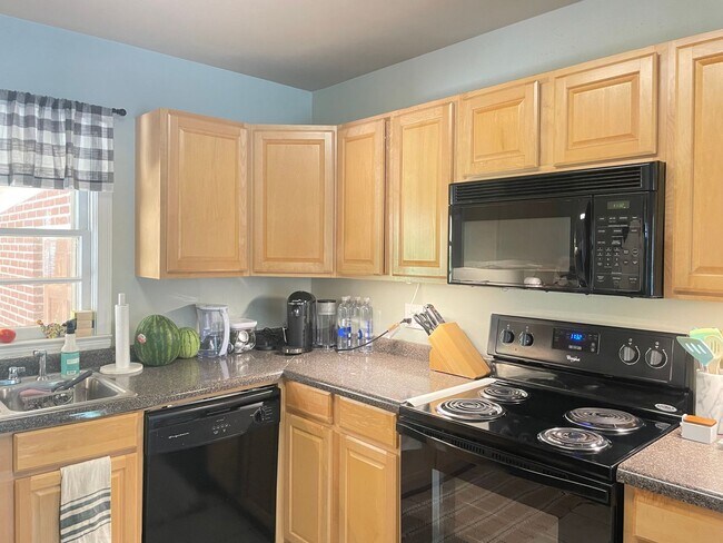 Building Photo - Crestview Home walking distance to Normaltown