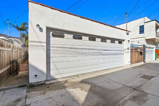 Building Photo - 5768 Campo Walk