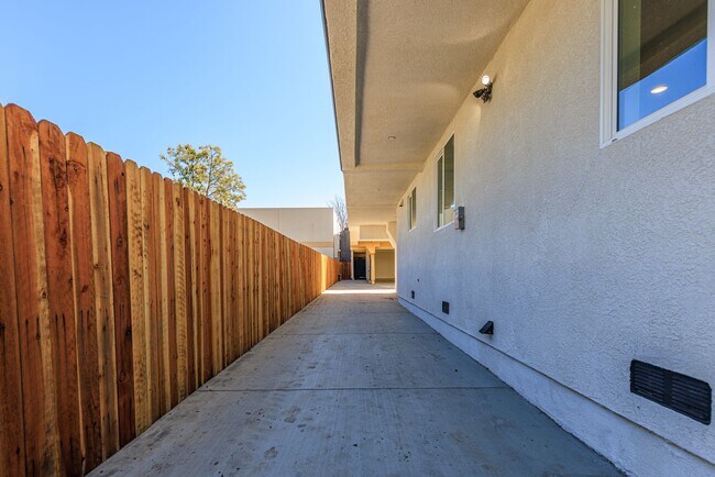 Building Photo - 1650 Murchison St