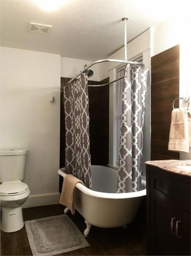 Building Photo - CHARMING 2 BEDROOM, 1 BATH HOME WITH SPACIOULS COURTYARD