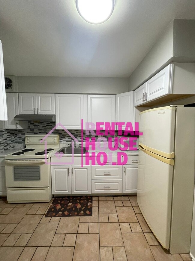 Building Photo - 2 Bedroom 1 Bath Condo-Security Deposit Sl...