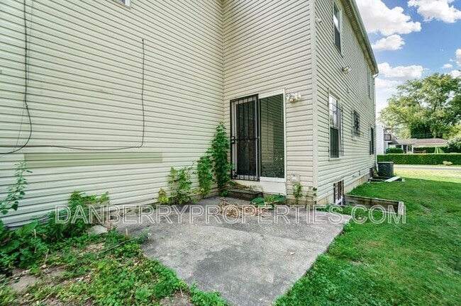 Building Photo - 1103 Searles Rd