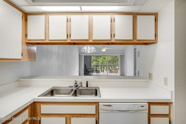 Building Photo - 575 Shadow Wood Ln