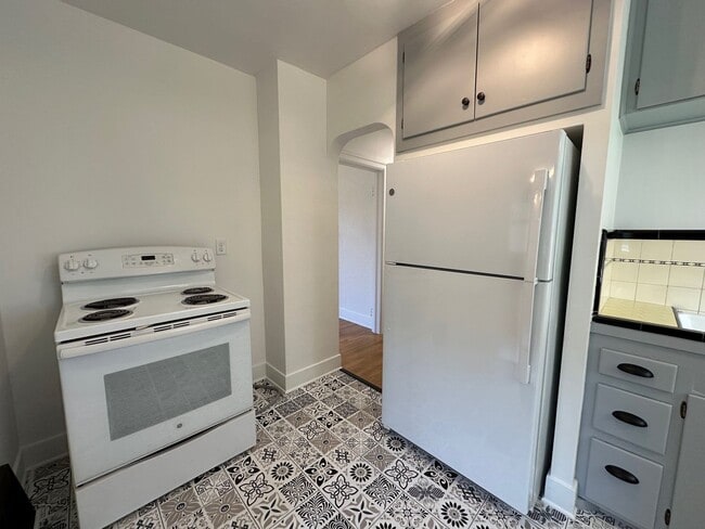 Building Photo - Wonderful 2+ Bedroom 1 Bath Shadle Area Home