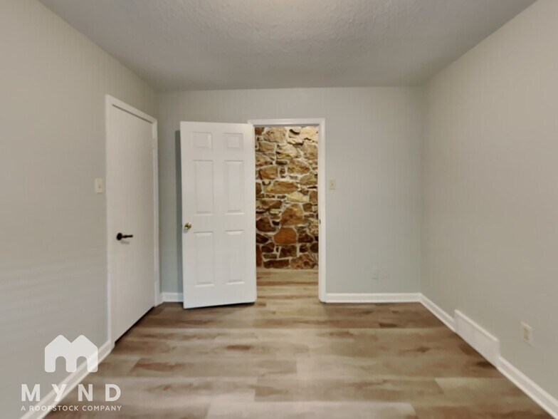 Building Photo - 2506 Cardigan Dr