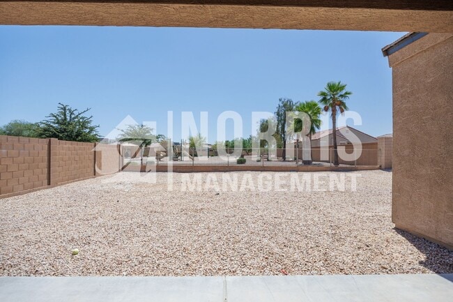Building Photo - Low Maintenance Home Centrally Located