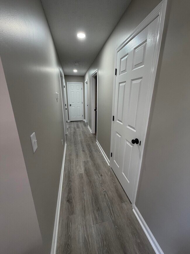 Building Photo - 372 Reynolds Dr
