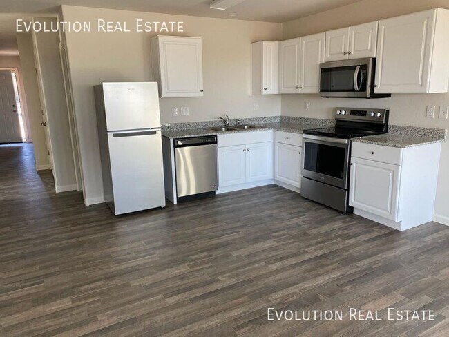 Building Photo - 505 W Hilquit Dr