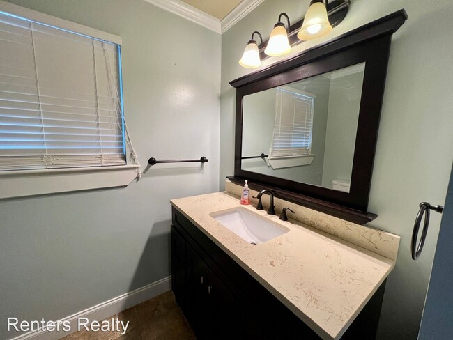 Building Photo - 3 br, 2 bath House - 3639 N Crestview Dr NW