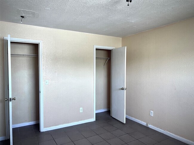 Building Photo - 6802 Sayers St