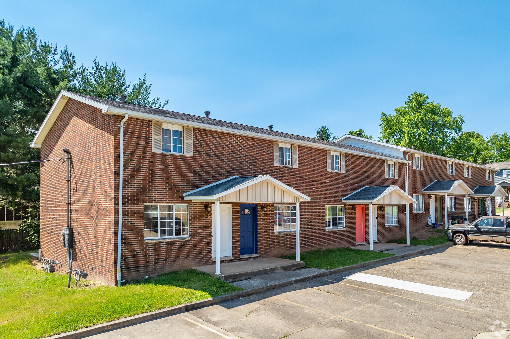 Building Photo - Camelot Apartments
