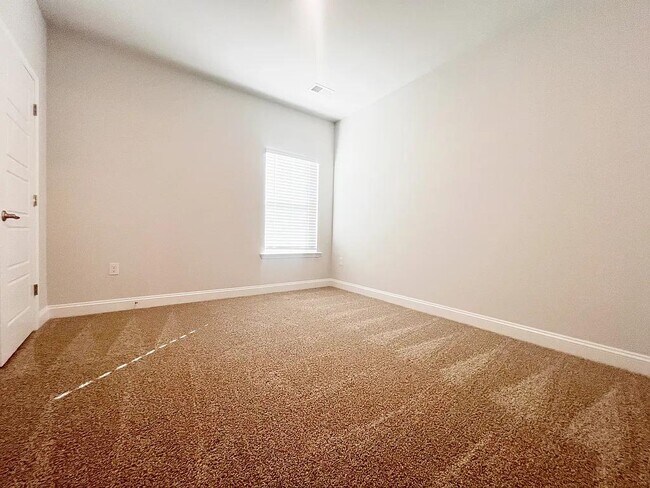 Building Photo - 335 Cypress Holw Trl