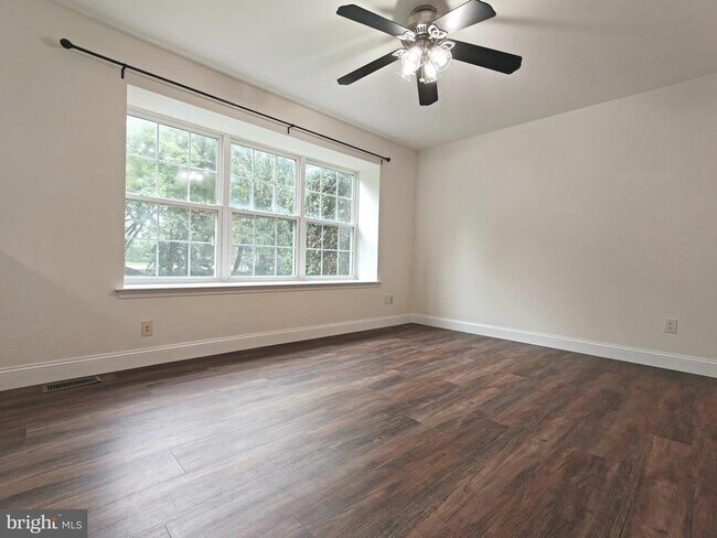 Building Photo - 104 Coventry Way