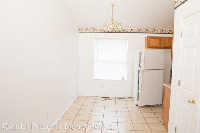 Building Photo - 2 br, 1 bath House - 401 RED MAPLE