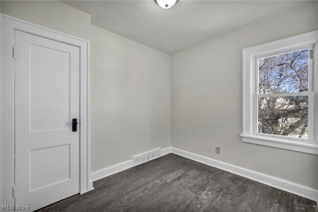 Building Photo - 4306 Buechner Ave