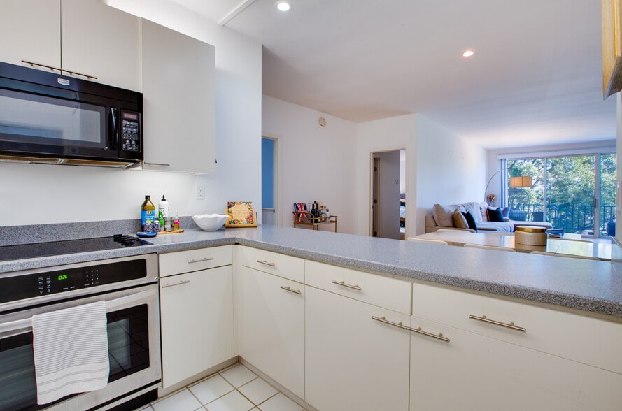 Building Photo - 900 Euclid St