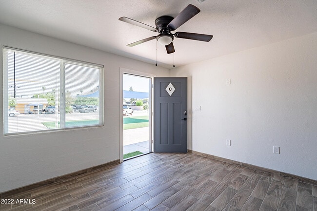 Building Photo - 37 E El Parque Dr